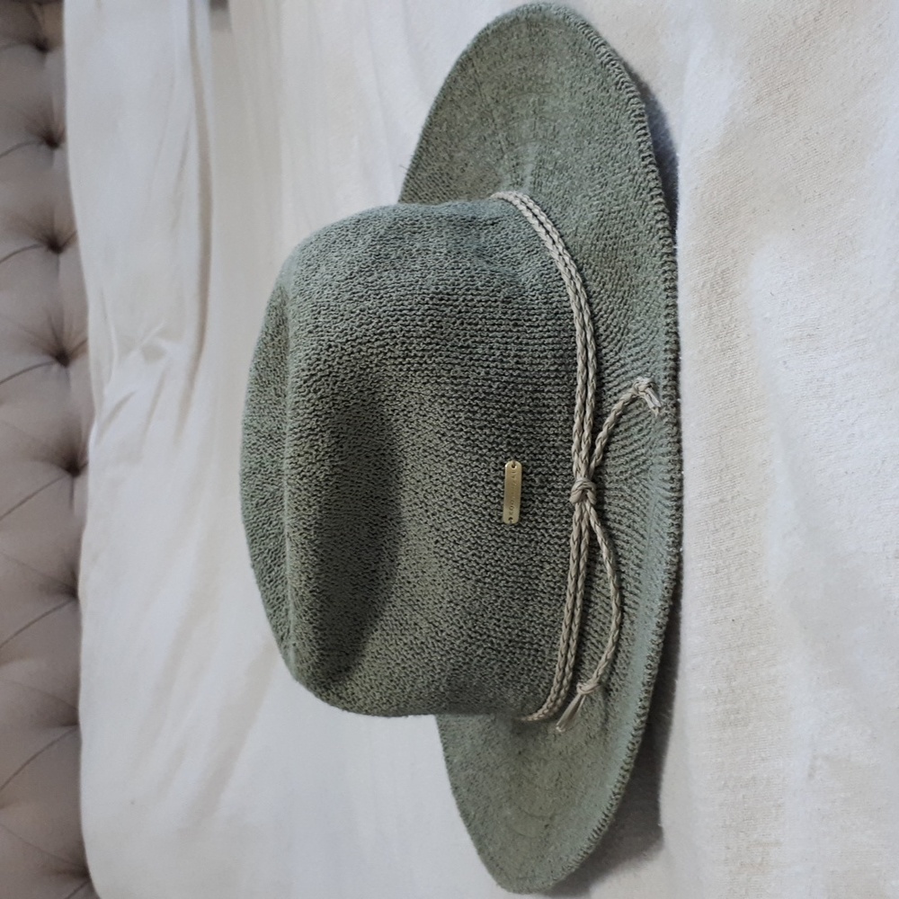 Kooringal hat adjustable with drawstring.  58cm